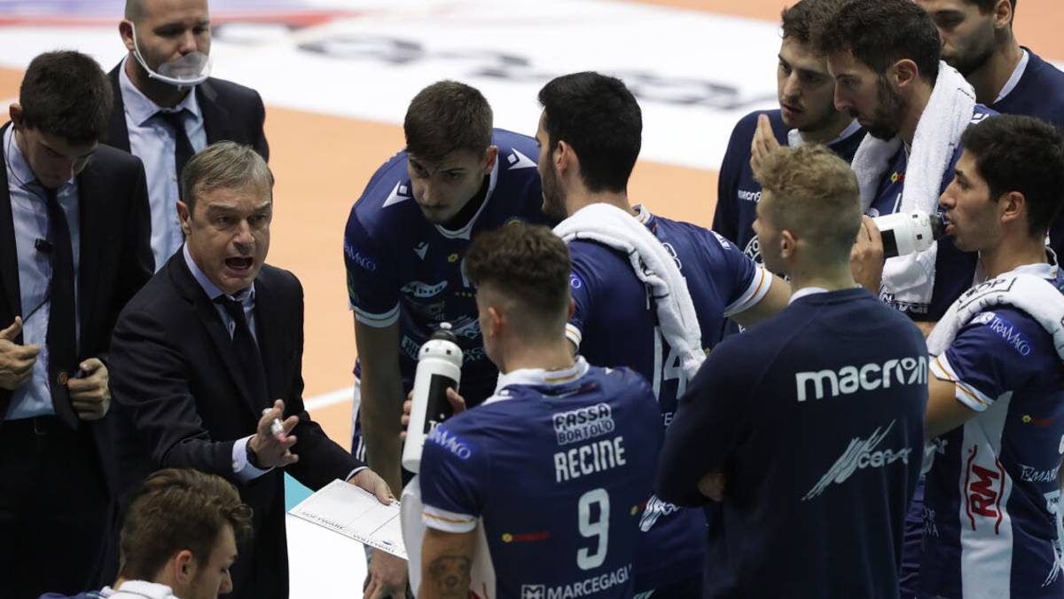 Volley Superlega, la Consar strappa un punto con Civitanova - Video