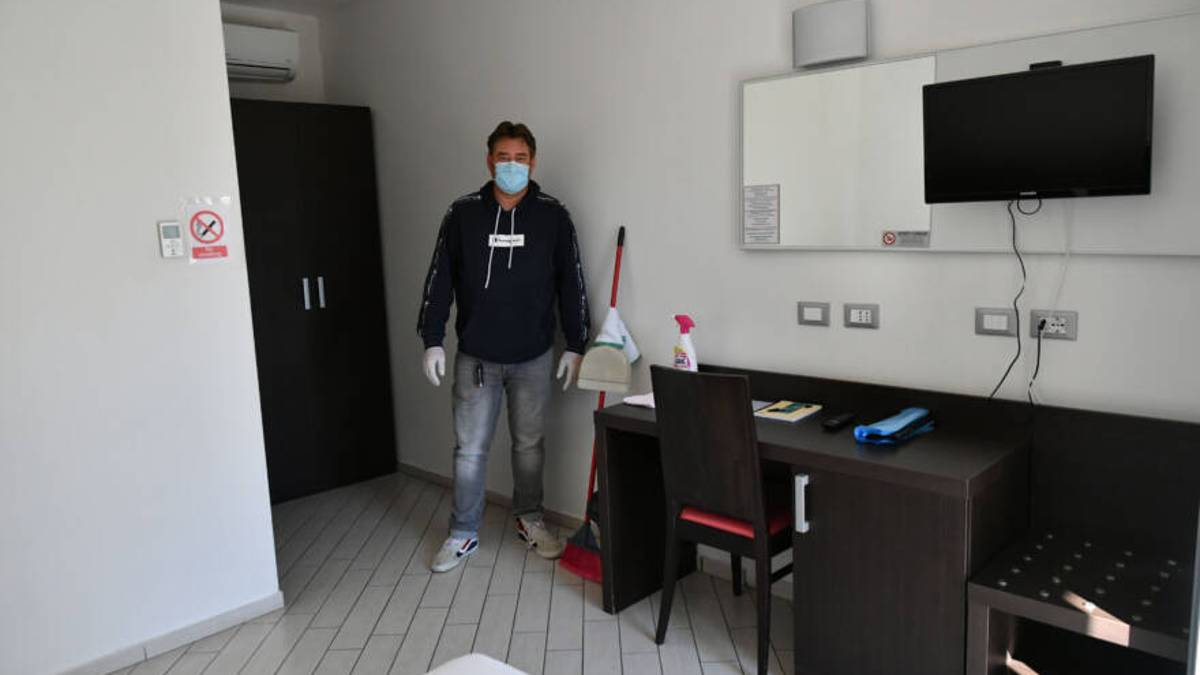 Coronavirus, l'Ausl: Chi è contagiato non stia con i familiari