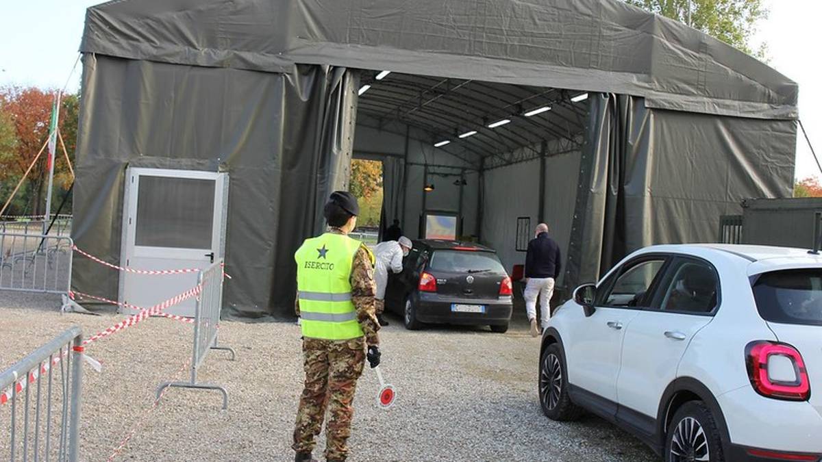 Imola, vaccini al centro sociale Tozzona e test a mille studenti