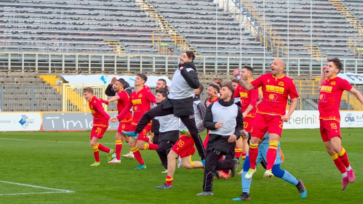 Calcio D, Dossena: Ravenna bravo a crederci fino all'ultimo secondo Gallery