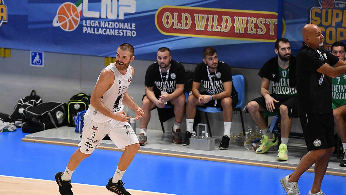 Basket B, trionfo storico di Faenza: la Supercoppa è dei Raggisolaris