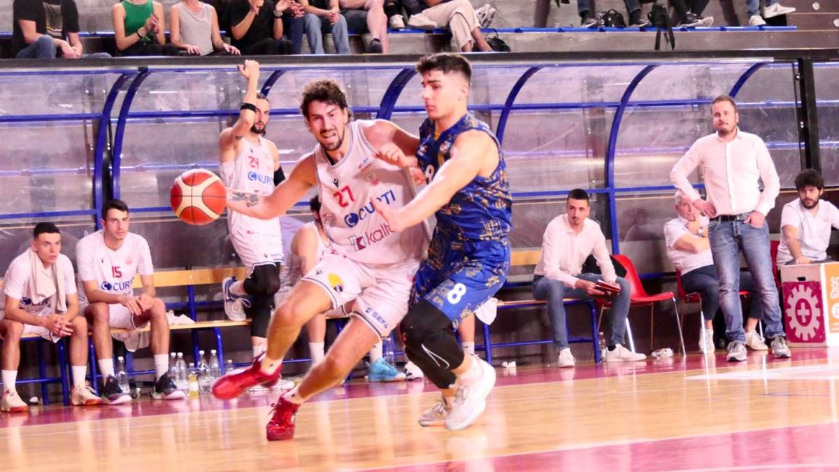 Basket B play-out, l'Andrea Costa perde anche garadue con Fiorenzuola ed è a un passo dalla retrocessione (53-59)