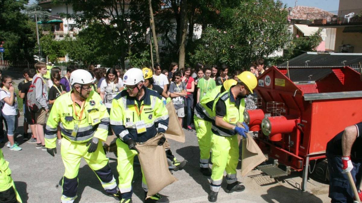 Cesena, Quartiere Oltresavio. corso della Protezione Civile giovedì 4 maggio