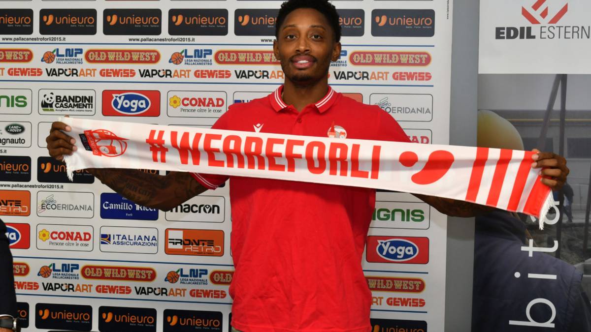 Basket Forlì. Kenny Hayes non si vaccina e lascia l'Italia per la Turchia