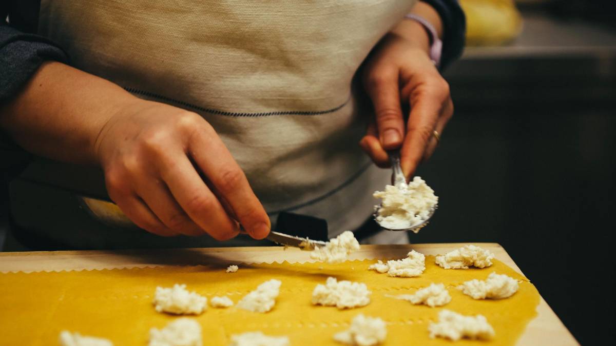 Cesena, un mini corso di cucina per fare cappelletti e passatelli