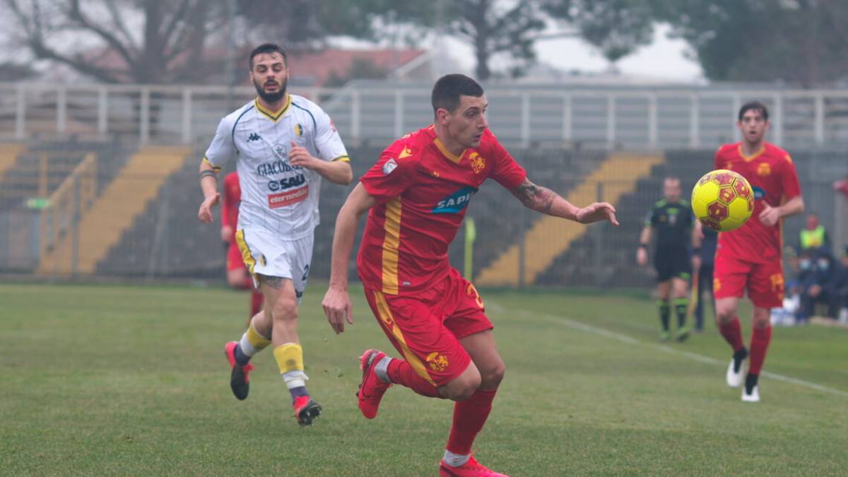 Calcio C, Ravenna pieno di guai: fuori anche Martignago