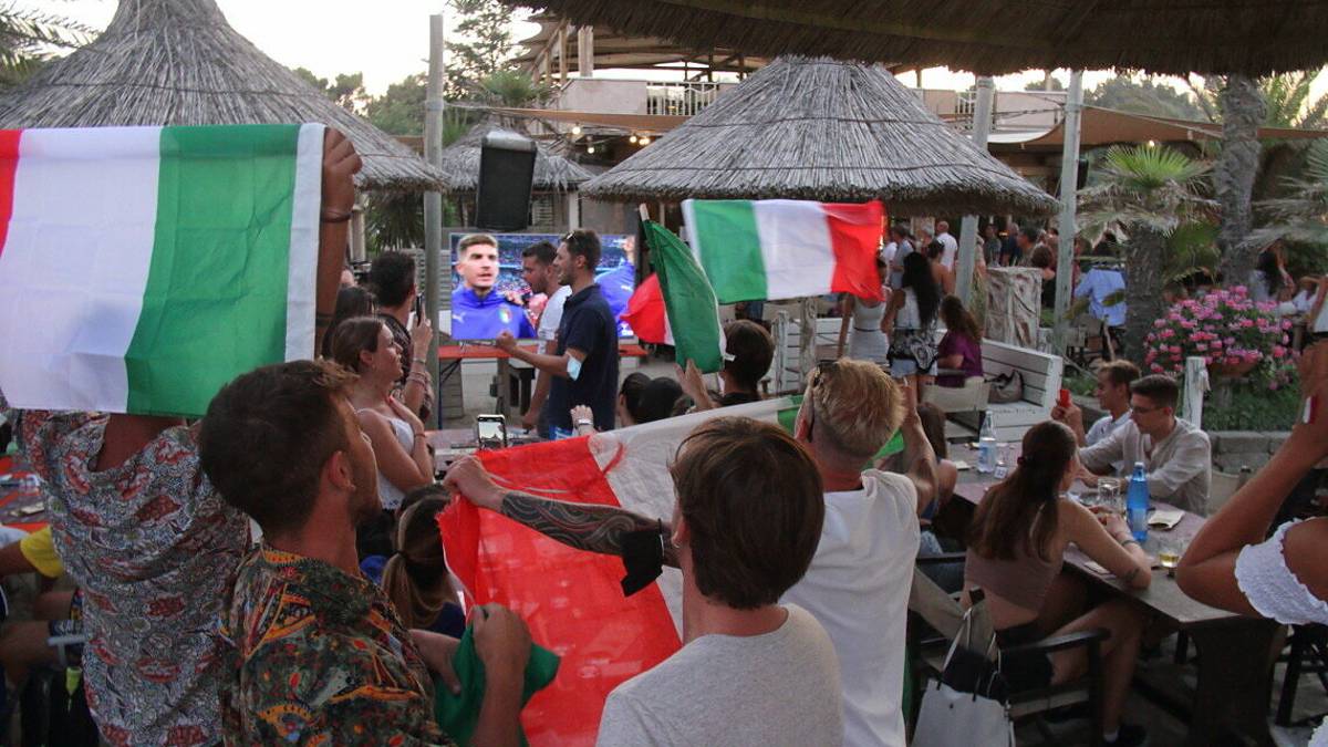 Cervia, esulta per la vittoria dell'Italia agli Europei e becca una testata in faccia: 45enne riccionese a processo