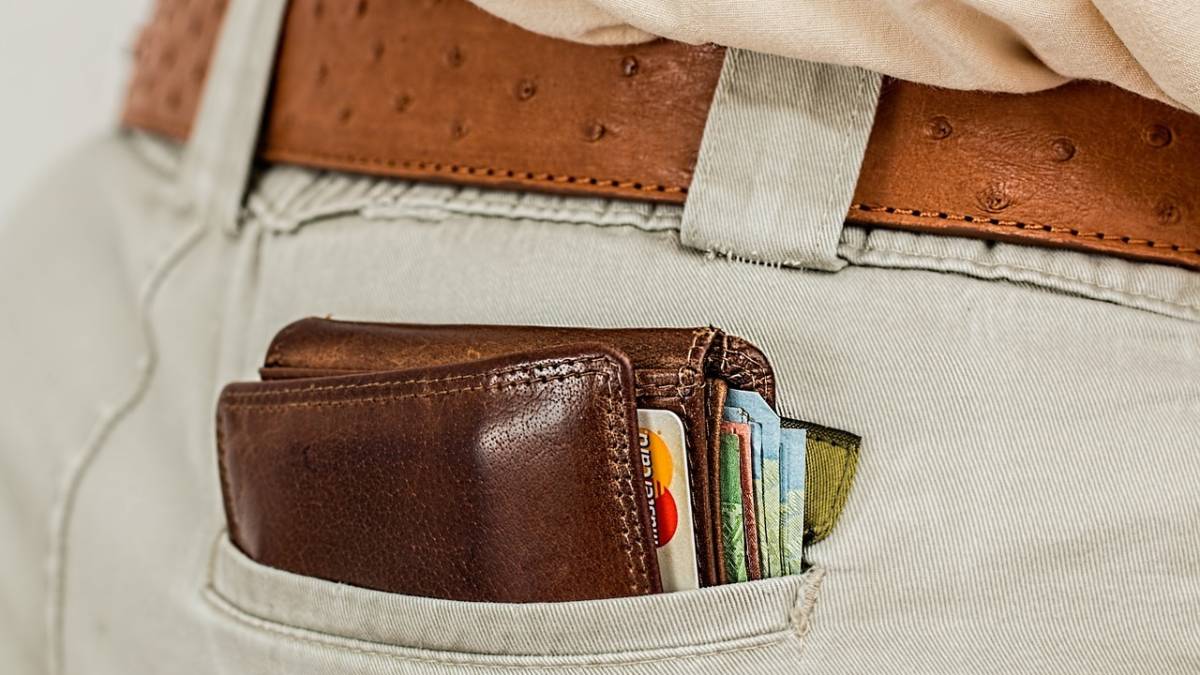 Ravenna, 49enne del Senegal trova portafoglio con 50 euro e li restituisce