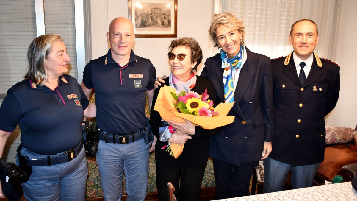 Faenza, ho 88 anni, ho paura delle truffe: la polizia la soccorre