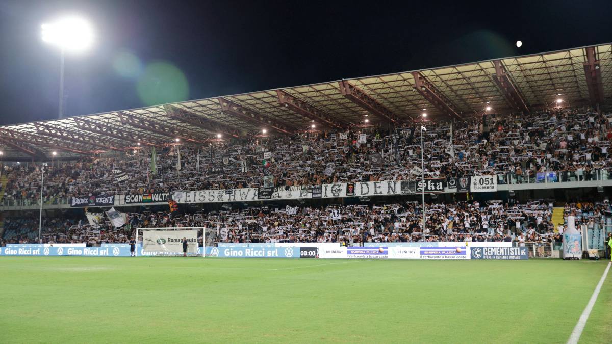 La curva Mare è andata esaurita in campagna abbonamenti per la terza stagione consecutiva foto gianmaria zanotti