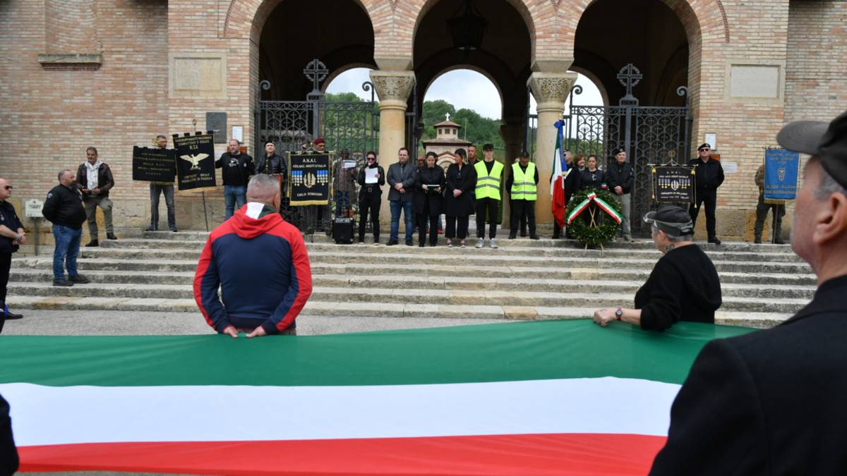 Predappio. Pochi intimi alla celebrazione del 78° anniversario della morte di Mussolini