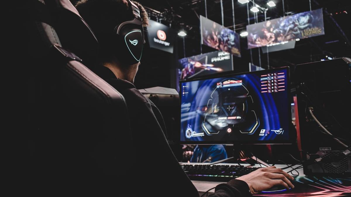 Social e gaming: lunedì un incontro per genitori e adolescenti, ecco il link