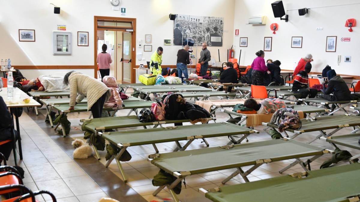 Maltempo Romagna, oltre 4.800 persone tra palestre e alberghi