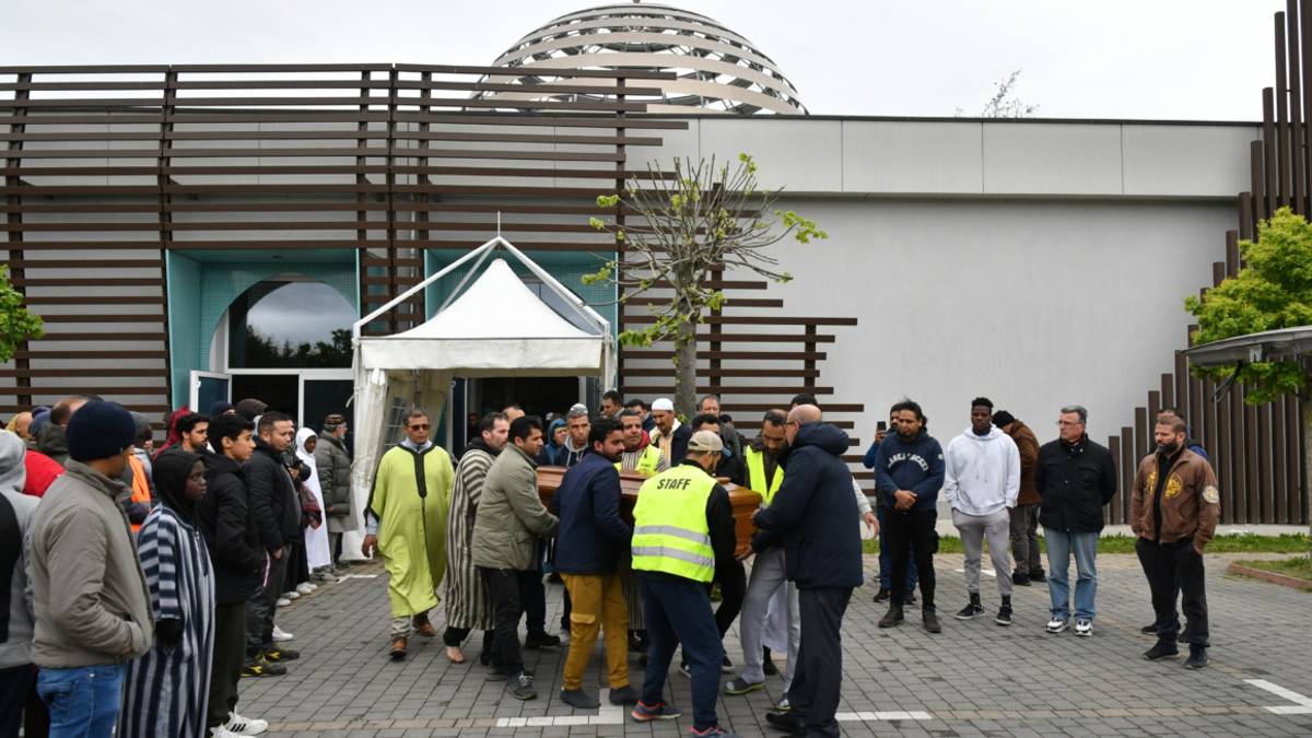 Forlì. L'addio ai tre fratelli Fatima, Marva e Ousama alla moschea FOTOGALLERY