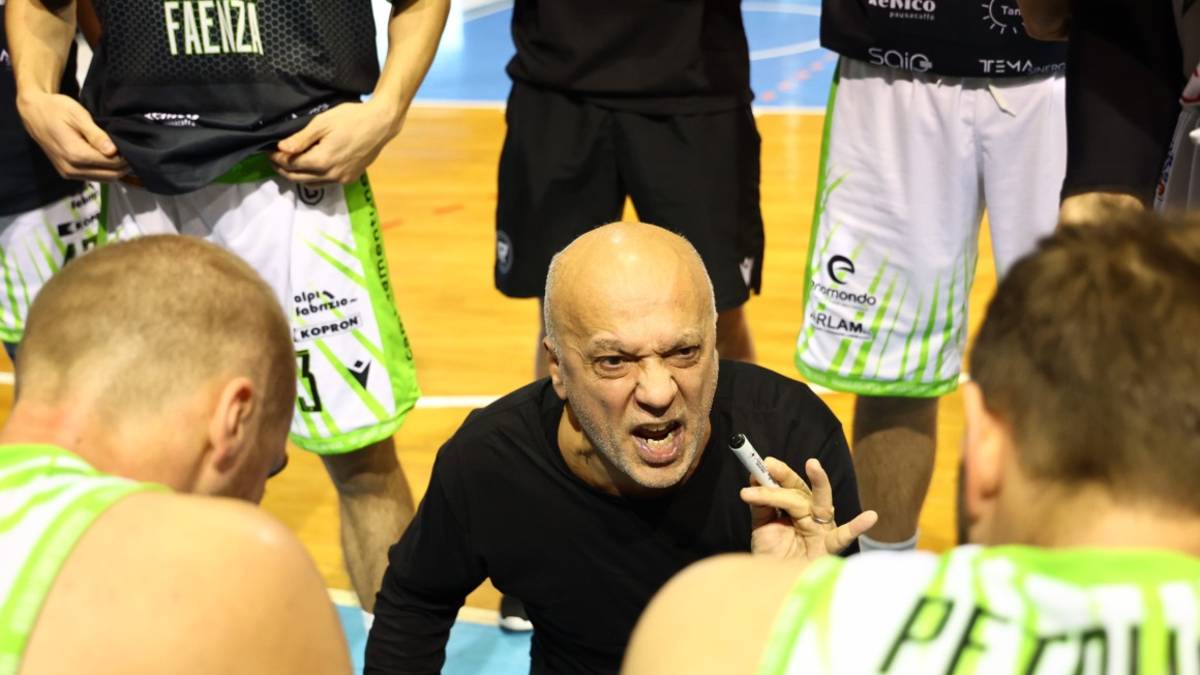 Basket B, vincono Faenza ed Andrea Costa, due batoste per Virtus e Tigers