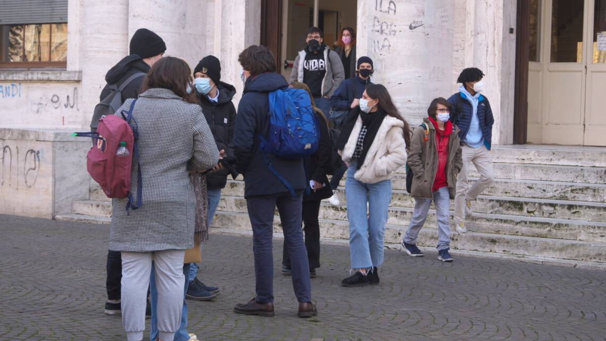 Ravenna, primo giorno di scuola del 2021 per le superiori