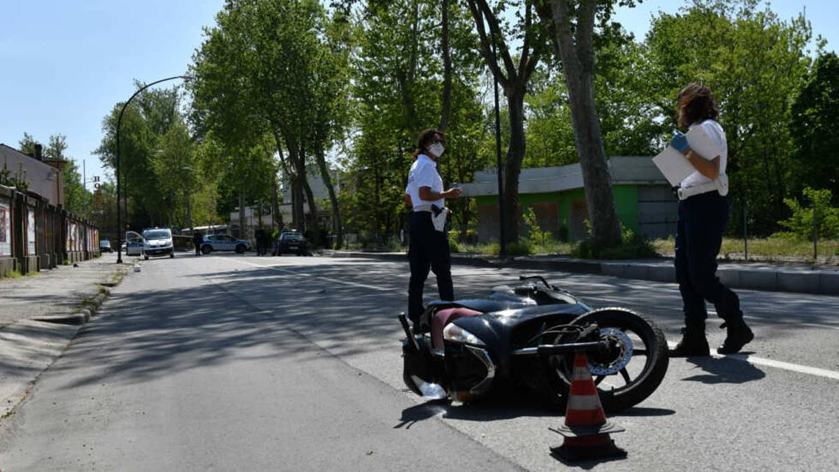 Schianto in moto a Forlì, muore un 20enne