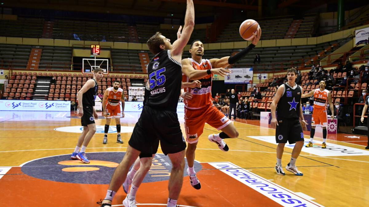 Basket A2, l'Unieuro regola la Stella Azzurra 90-77 - Video