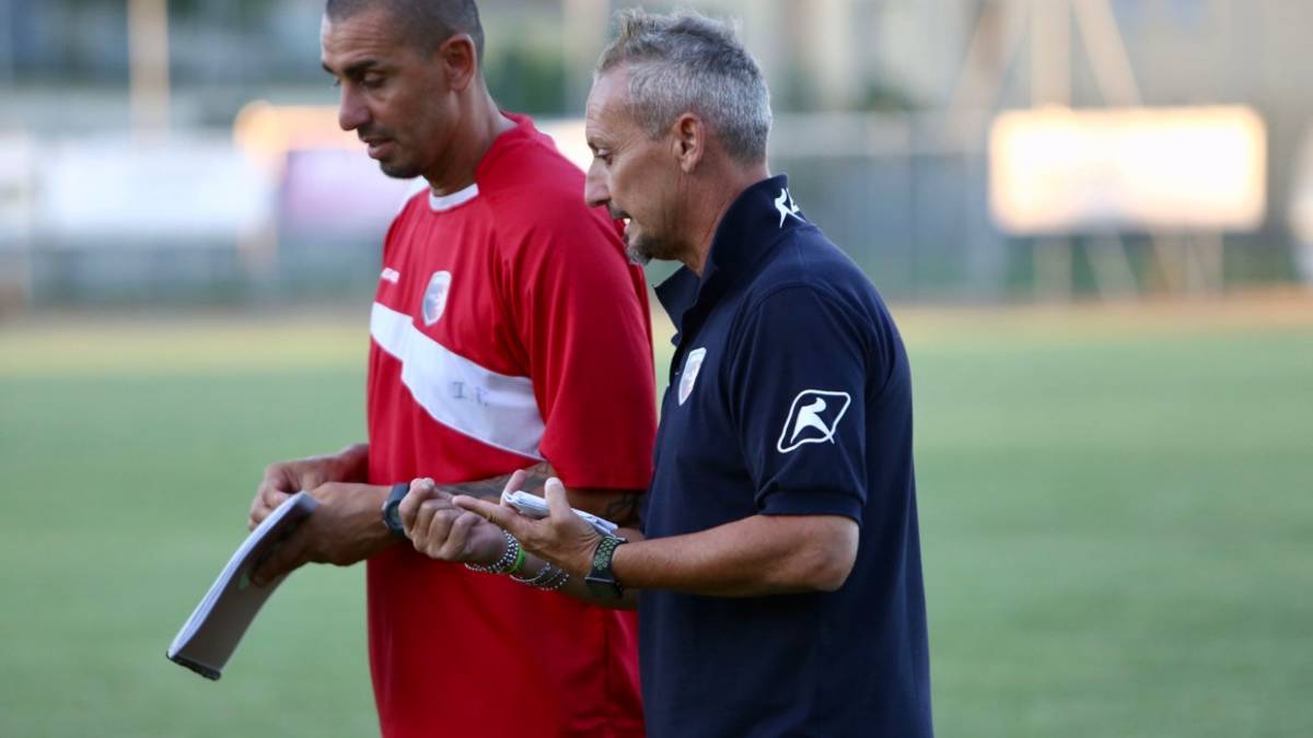 Calcio C, la Lega Pro non ferma i play-out e l'Imolese continua ad allenarsi