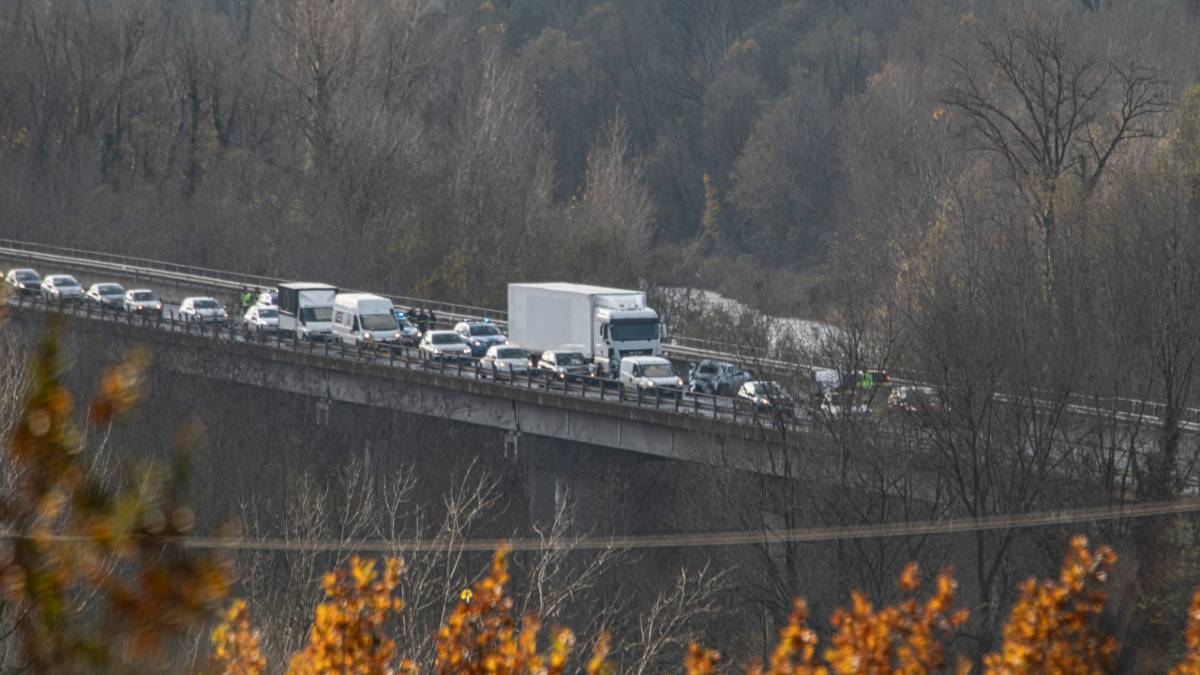 Cesena, incidente tra un camion e un tir sulla E45. Ferita una donna