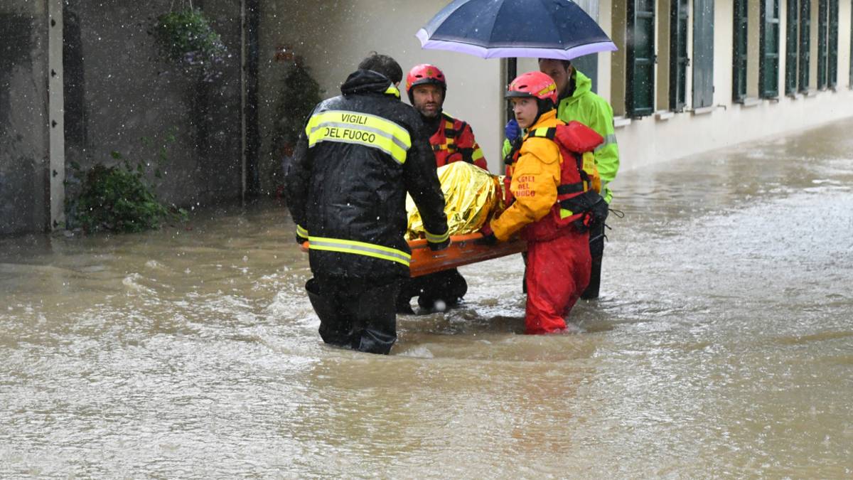 Forlì. La città è in ginocchio: un morto, interi quartieri allagati. Salvato un disperso
