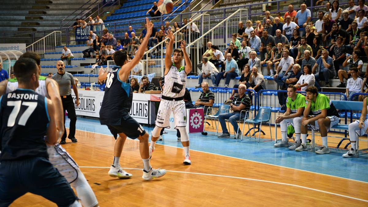 Basket, contratto risolto tra Raggisolaris e Santucci