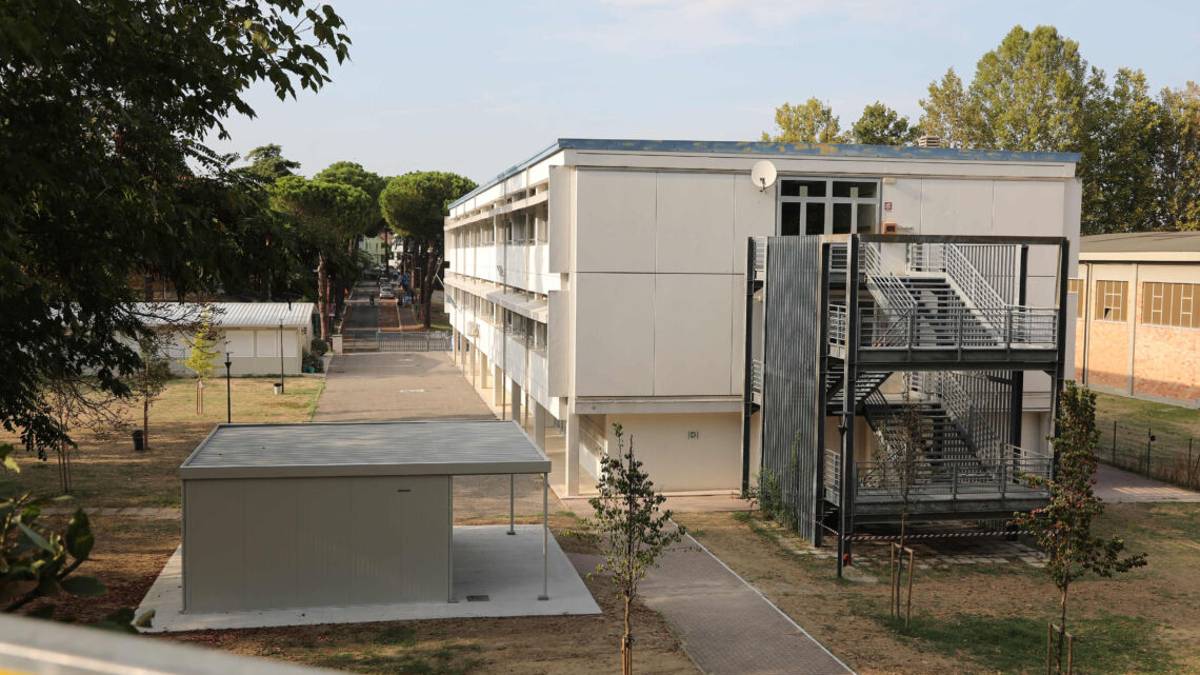 Cesena, una ciclofficina per le biciclette alla scuola media