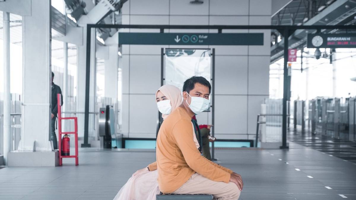 Covid Italia, la Fondazione Gimbe: Omicron mette a rischio le riaperture