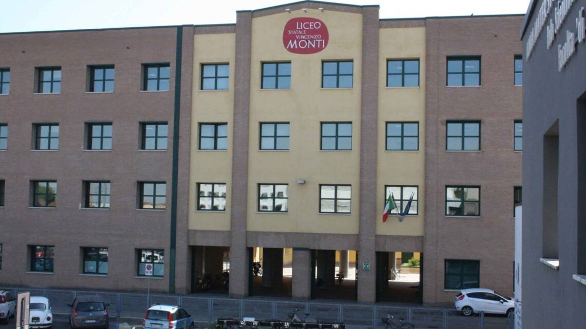 Cesena, guasto riparato al liceo Monti: si torna in classe a metà