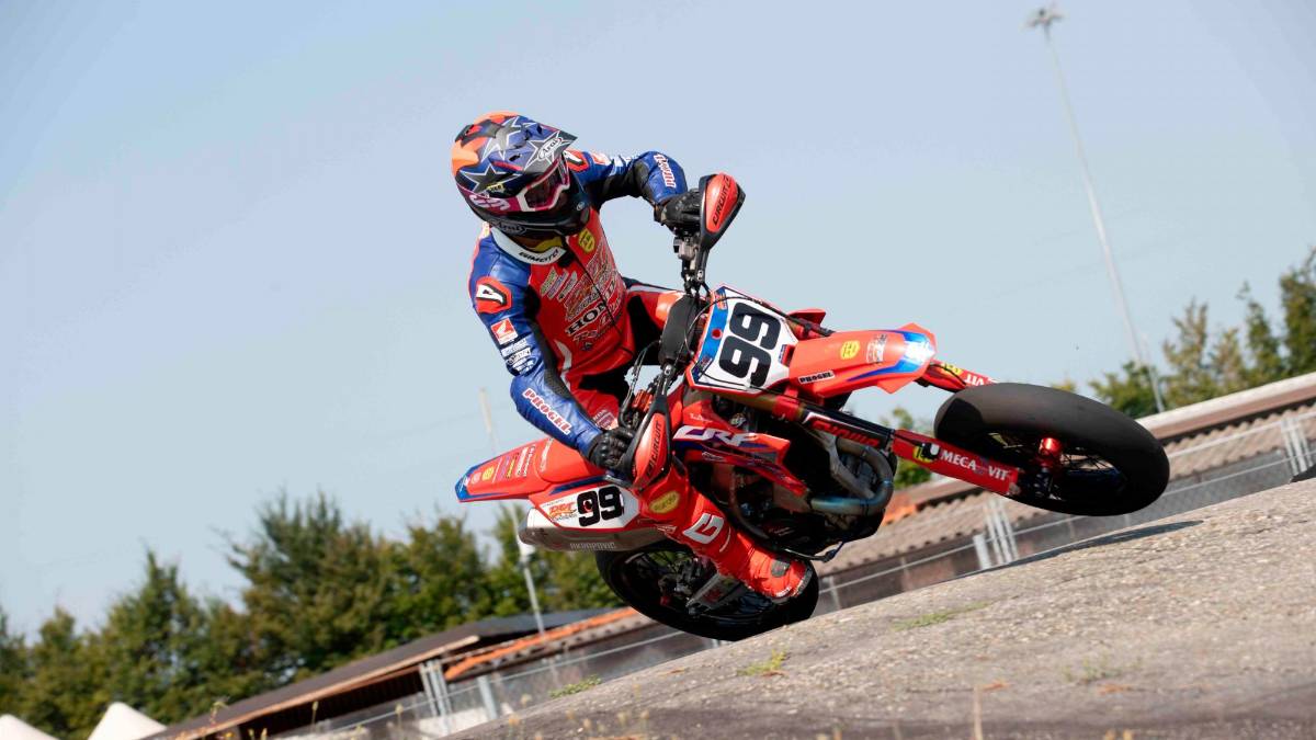 Luca D’Addato in sella alla moto