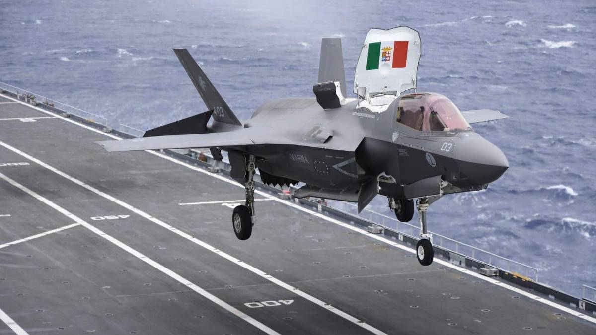 Un caccia militare