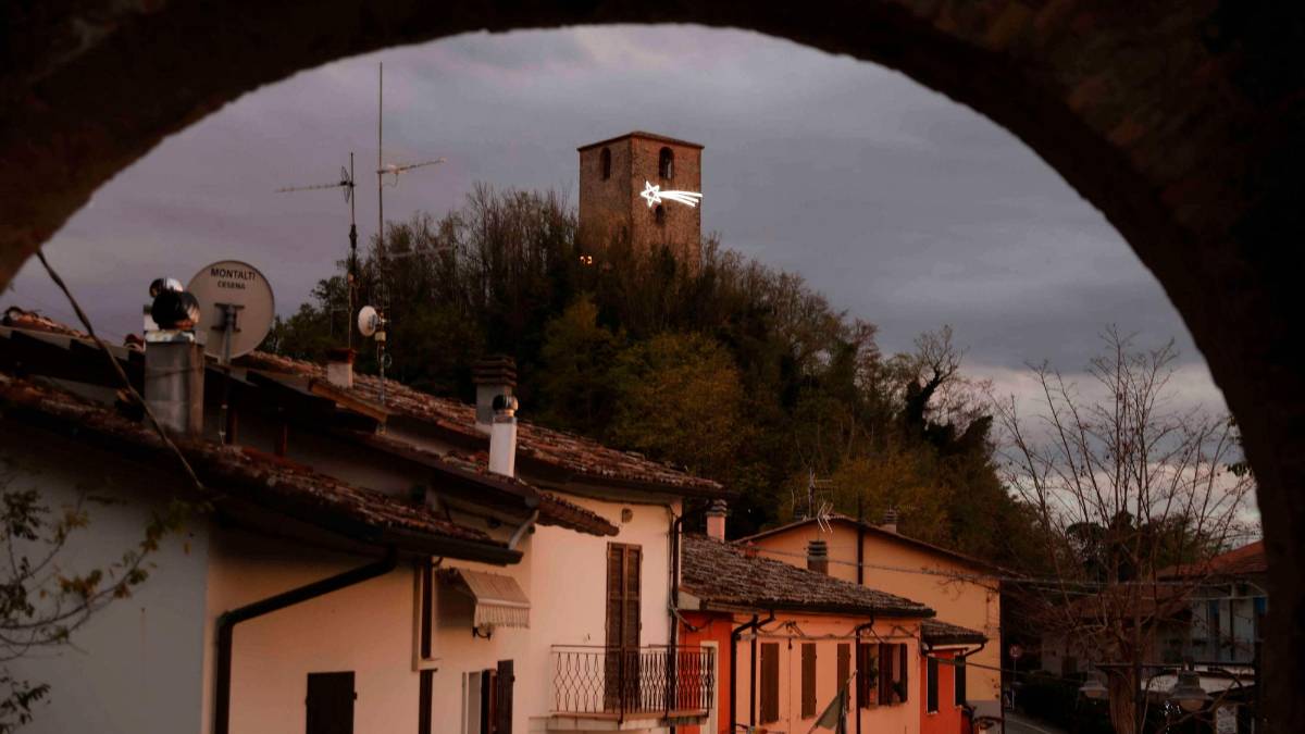 Cesena: una stella cometa sulla Torre di Roversano
