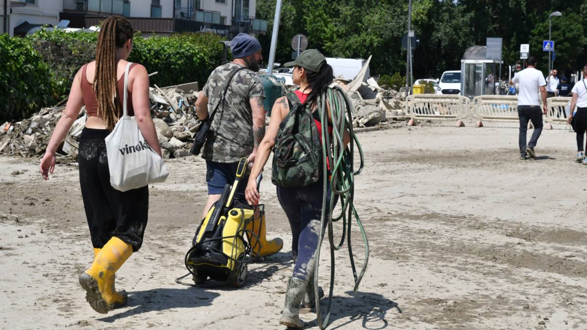 Due giorni di permessi retribuiti a chi aiuta gli alluvionati: l'iniziativa della Cassa di Ravenna per i dipendenti