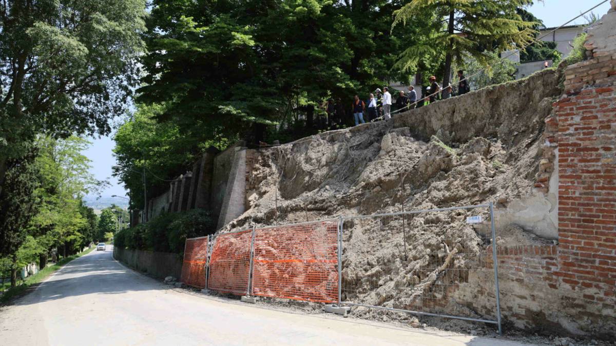 Cesena, Borgonzoni in visita al Monte: da lunedì iniziano i lavori più urgenti - GALLERY