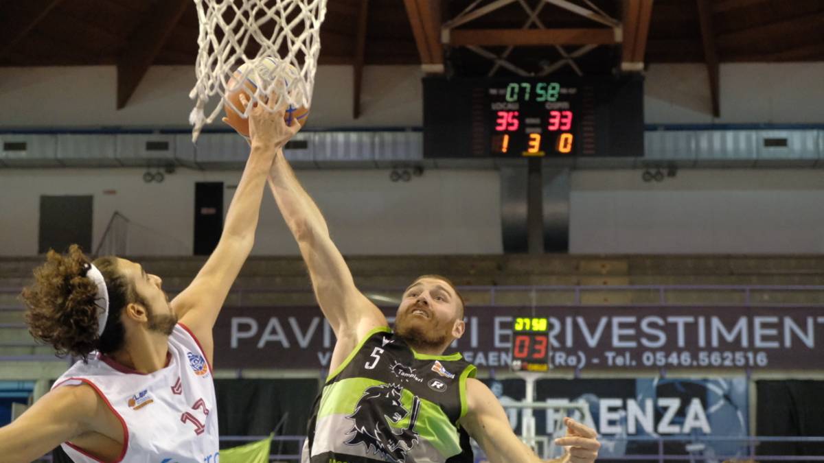 Basket B, sabato c'è un esame severo a Roma per i Raggisolaris