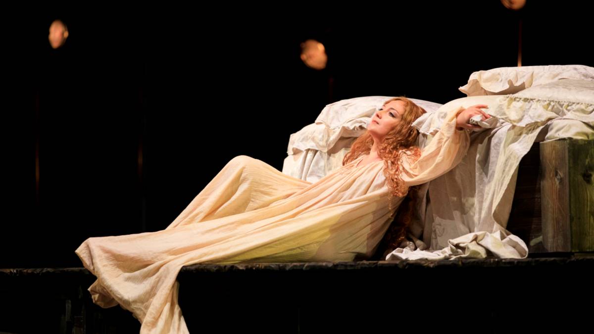 Otello, a Bologna la nuova produzione del titolo verdiano affidata alla regia di Gabriele Lavia: la recensione