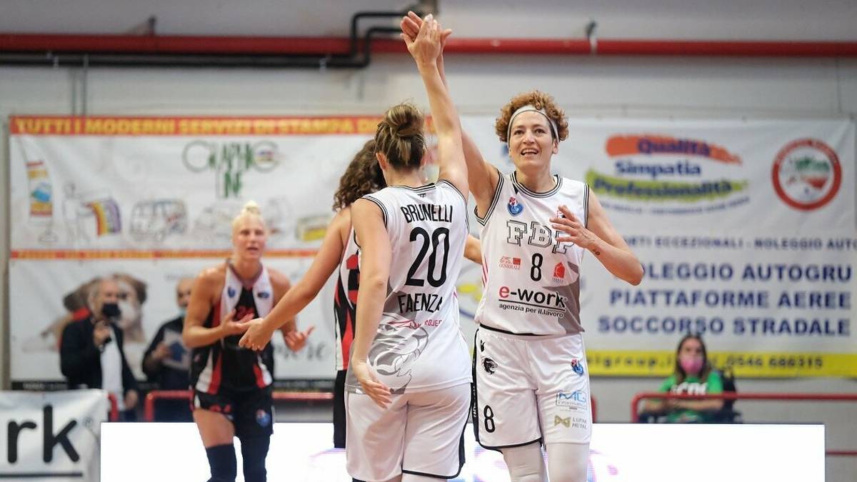 Basket A2 donne, la E-Work Faenza trionfa e vola in A1