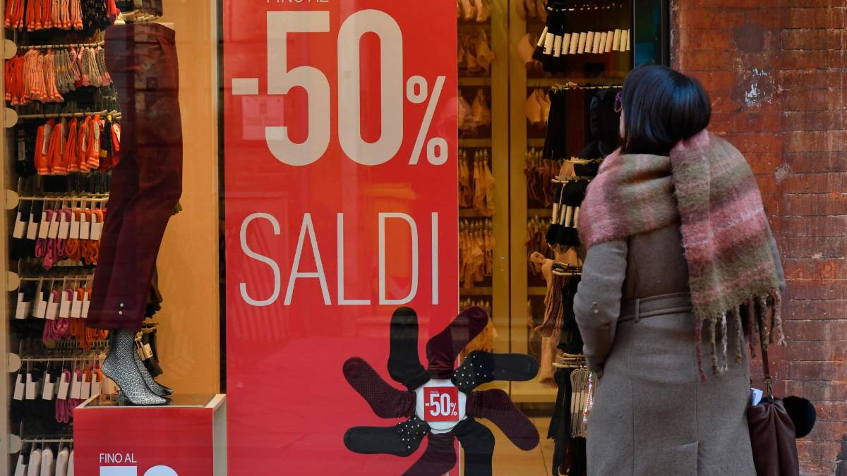 Saldi al via. La Regione: “Sosteniamo i nostri negozi”