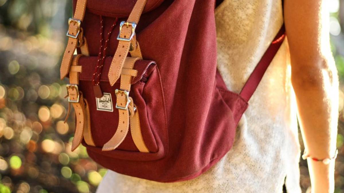 Rimini, 11enne cade in bici mentre va a scuola. Zaino troppo pesante