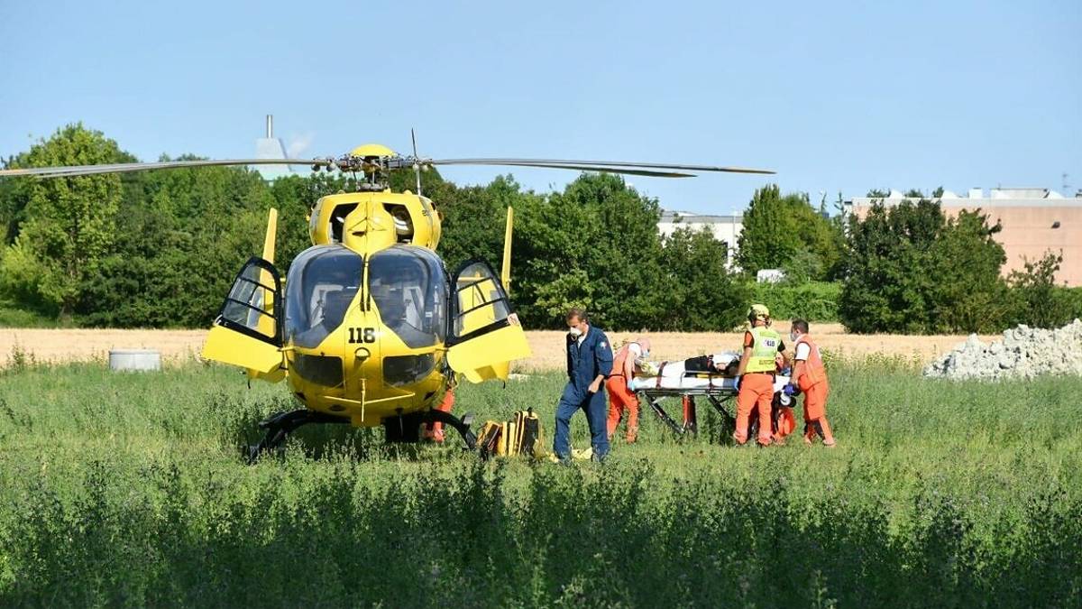 Forlì, cade col monopattino, trasportato al Bufalini e poi dimesso