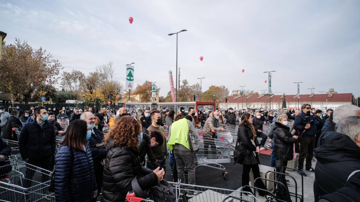 Imola, inaugurazione affollata per il nuovo Despar