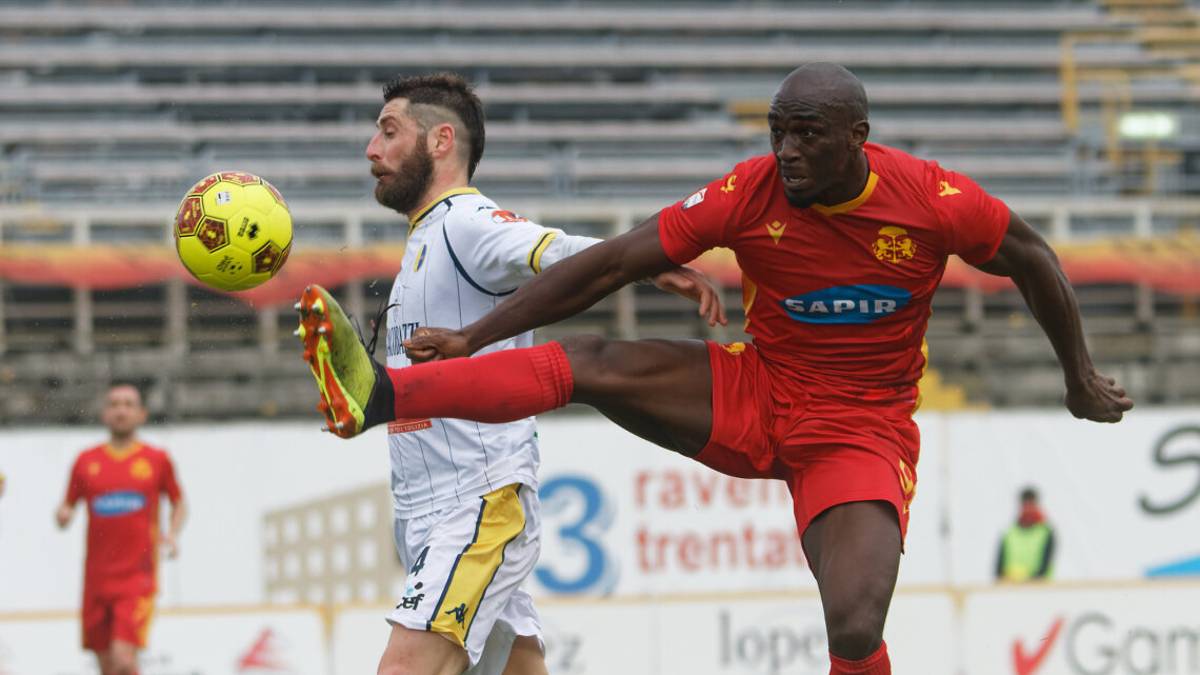Calcio D, Ravenna, l'ex Mokulu andrà a giocare in Lussemburgo agli ordini di Parisi