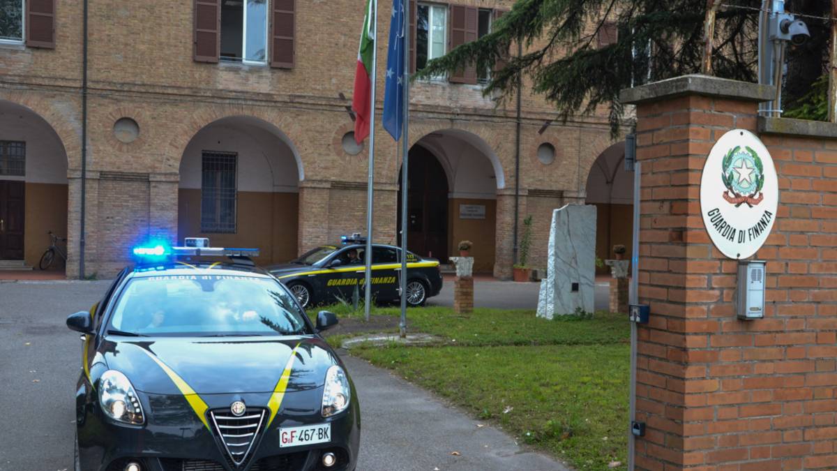 Ravenna. Evade oltre due milioni, la Finanza sequestra case e contanti