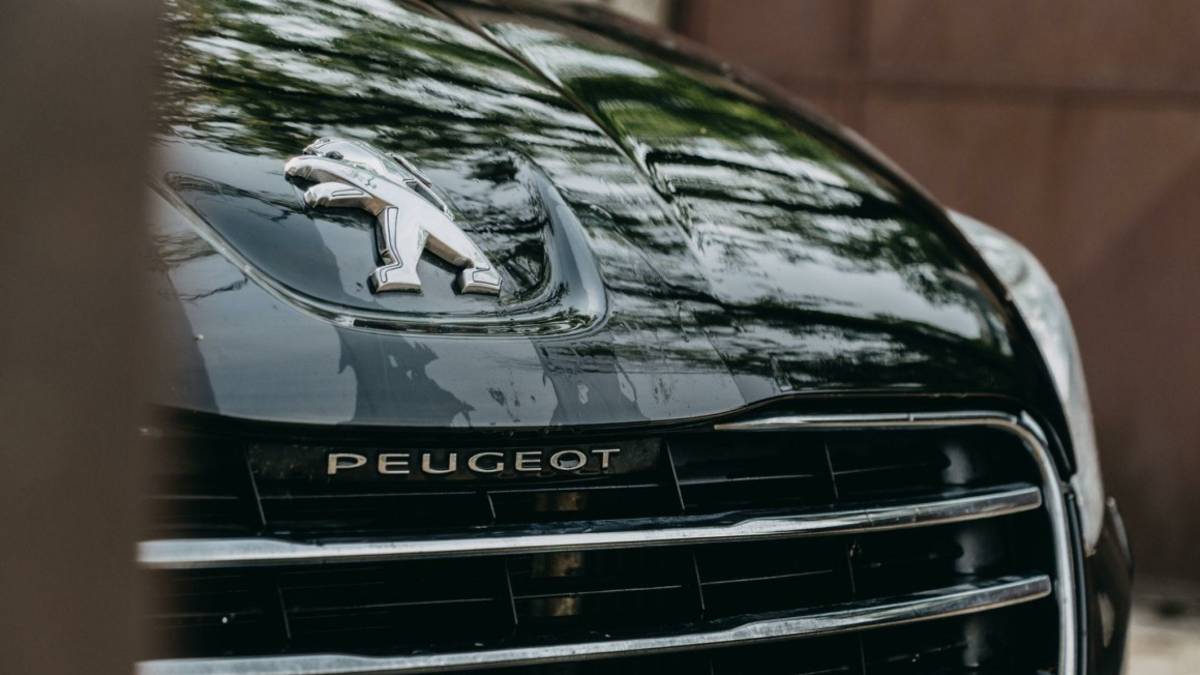 Quali sono le auto più vendute in Europa nel 2022: Peugeot 208, Sandero e T-Roc conquistano il podio