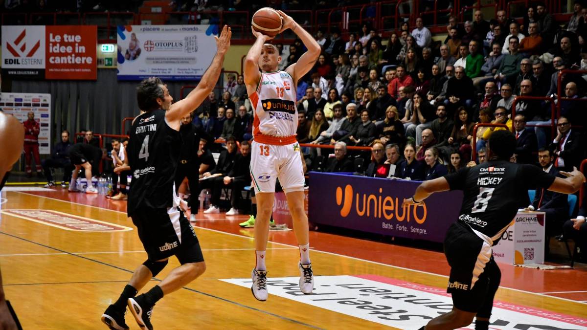Toni Perkovic si riprenderà la maglia numero 13 lasciata poco più di un anno fa