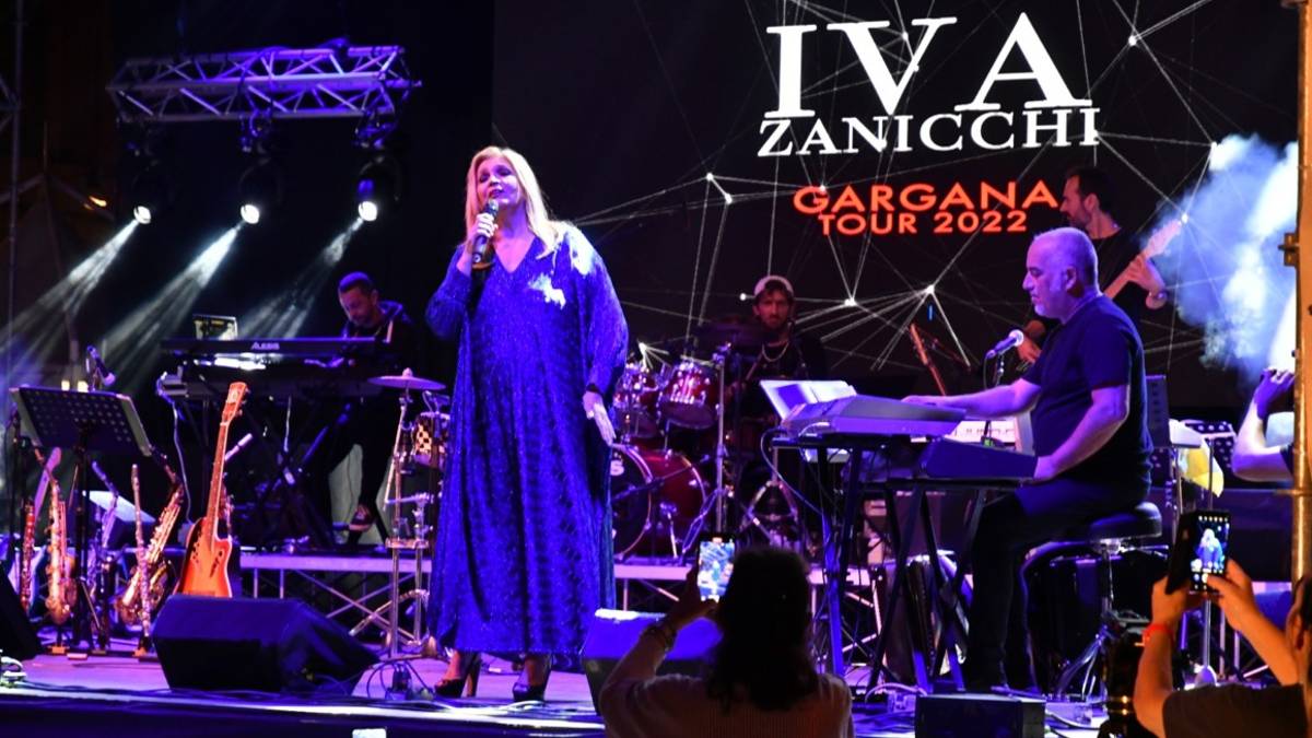 La Festa del Liscio riempie piazza Saffi. Dopo Iva Zanicchi arriva Morgan FOTO