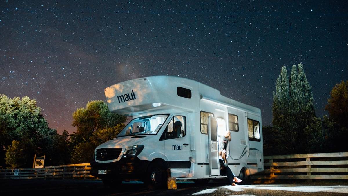 Rimini, apre il camper e ci trova dentro il ladro col portafogli in mano