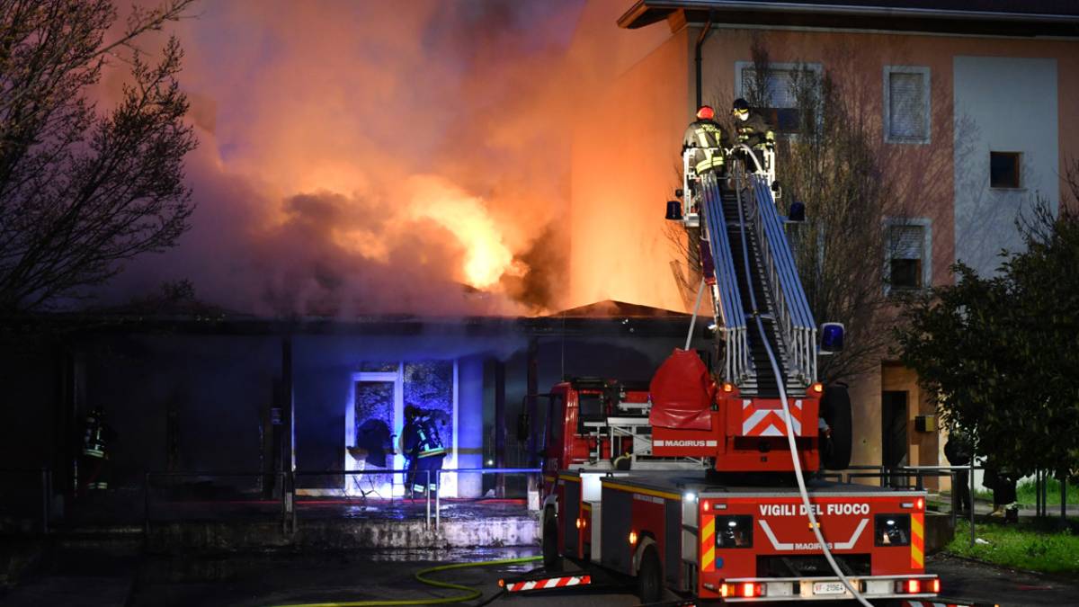 Galeata, l'incendio è stato spento poco prima dell'alba - Gallery
