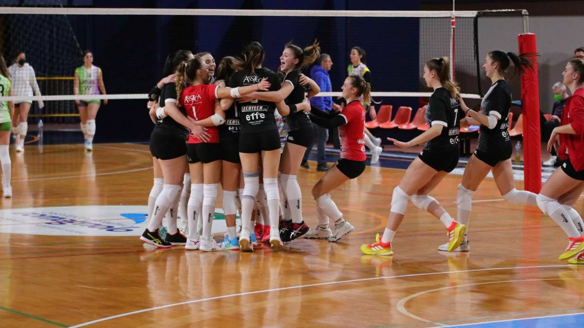 Volley B1 donne, recupero vincente per l'Angelini