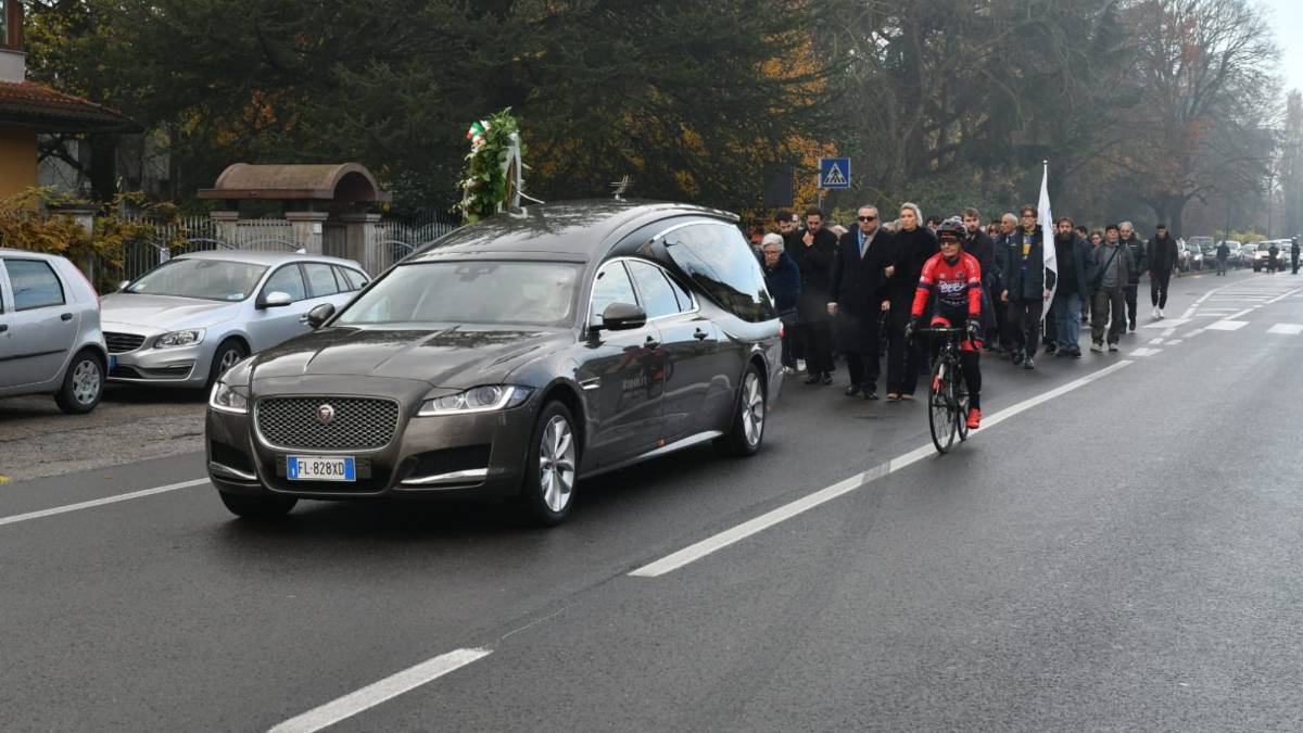 Forlì, le note di Romagna mia al funerale di Ercole Baldini: Il più grande sportivo della nostra terra VIDEO GALLERY